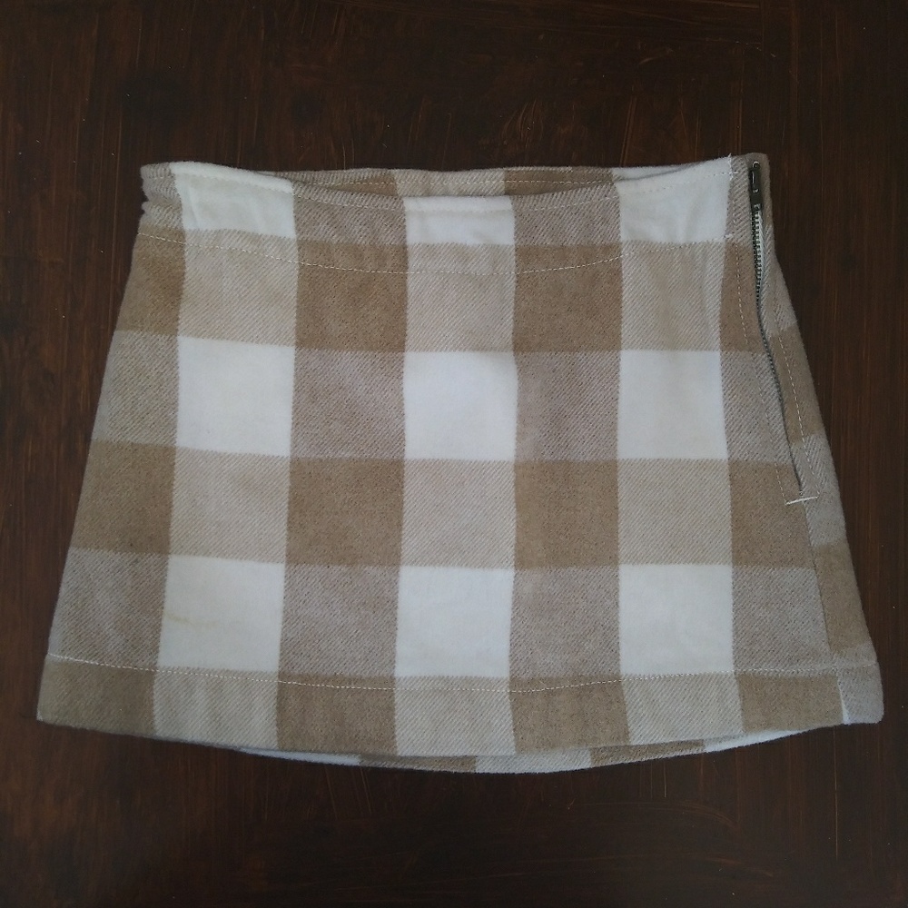 GAP girls plaid fall wool mini skirt.  Size 8.